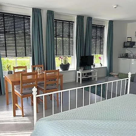 Zunderdorp Bed & Breakfast 4*